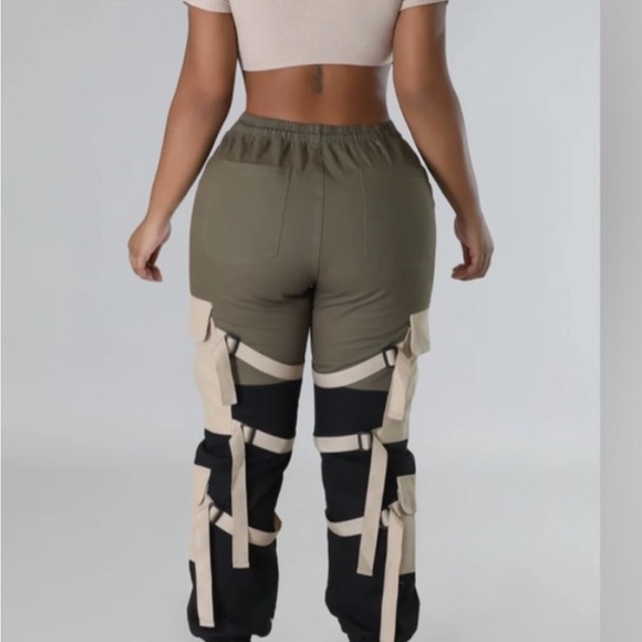 Women Strap Me Up Pants - Picture 3 of 4